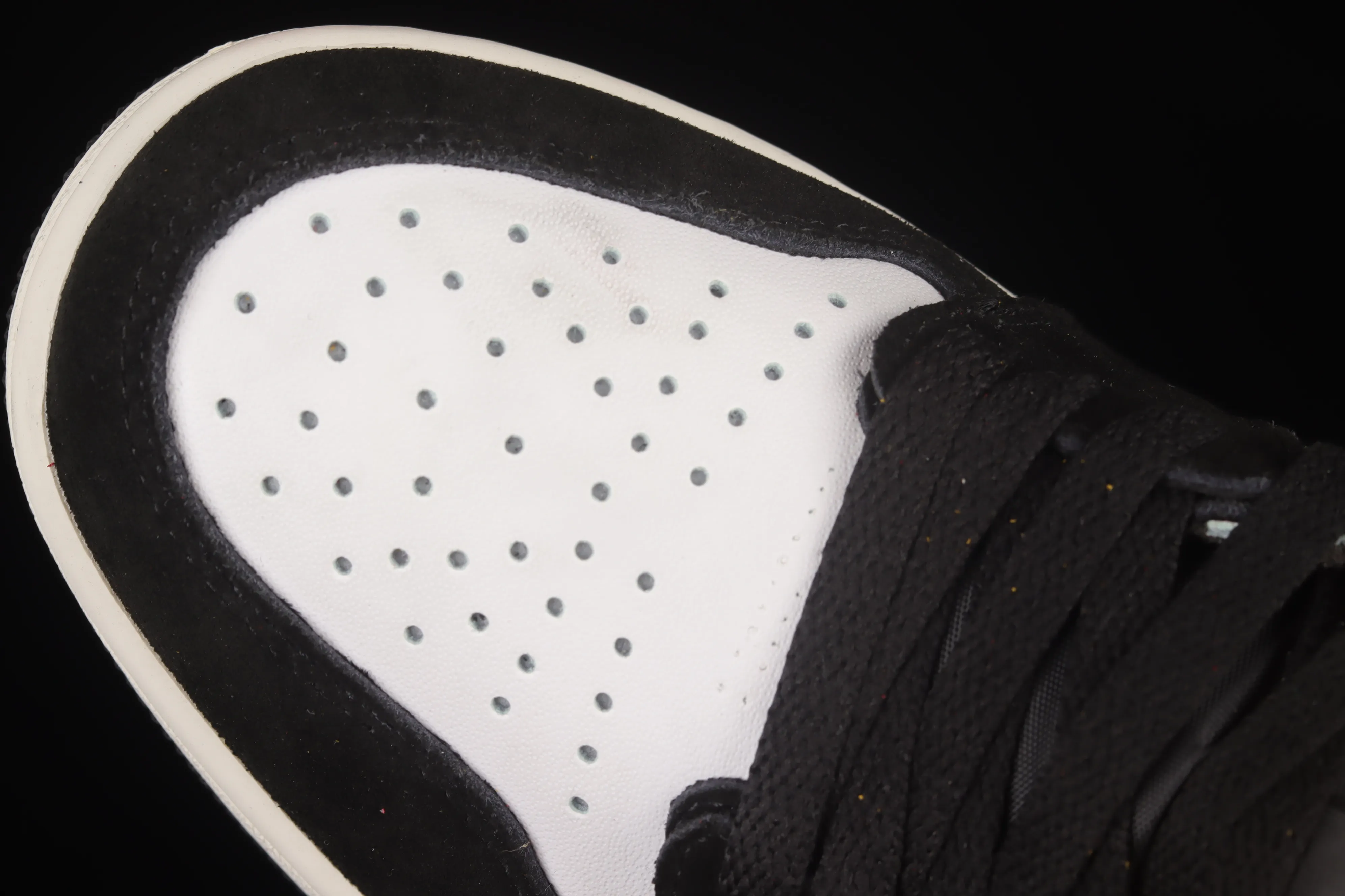 All categories Air Jordan Jordan series basketball shoes Air Jordan 1 High Air Jordan 1 Zoom CMFT AJ1 Joe 1 white, yellow and red color matching CT0978-016